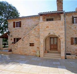 4 bedroom villa with pool near Svetvinčenat, Istria, sleeps 10